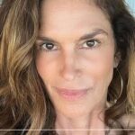 Cindy Crawford comparte su rutina de cuidado de la piel: mañana y noche