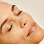 Las exfoliaciones con agua son la tendencia facial coreana que debes probar