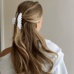 Pinzas de plátano versus pinzas de garra: los estilistas explican las diferencias