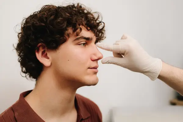 ¿A qué edad se puede hacer la rinoplastia en España? - clínica facial ¿A qué edad se puede hacer la rinoplastia en España?