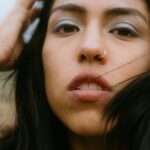 Cómo limpiar correctamente un piercing en la nariz, según Derms